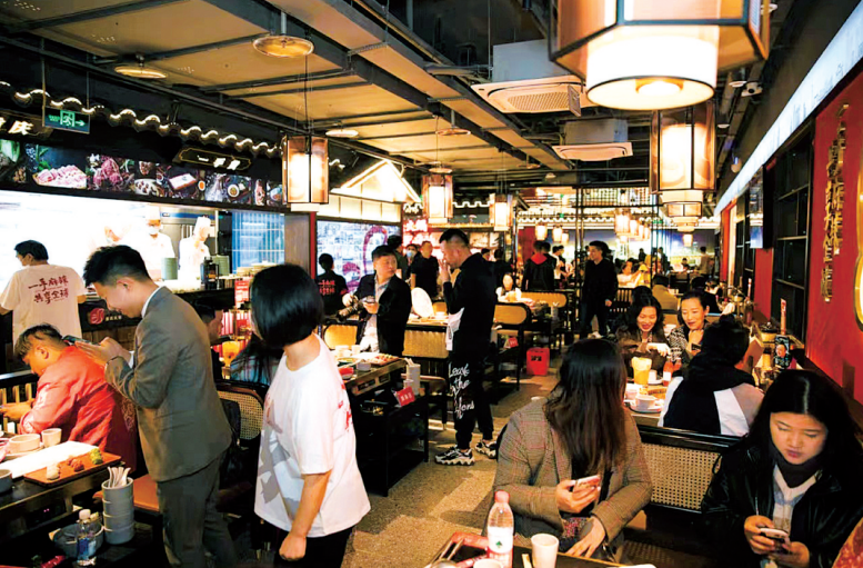 從街邊小店到門店遍布全球！這個(gè)重慶女人年入37億！