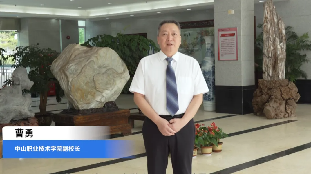 回顧 | 第六屆中國(guó)連鎖節(jié)總論壇“解讀”版擎出 揭示中國(guó)連鎖產(chǎn)業(yè)高質(zhì)量發(fā)展密碼