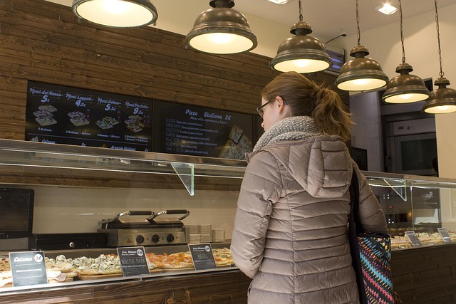 重塑零售核心：人、貨、場的數(shù)字化變革