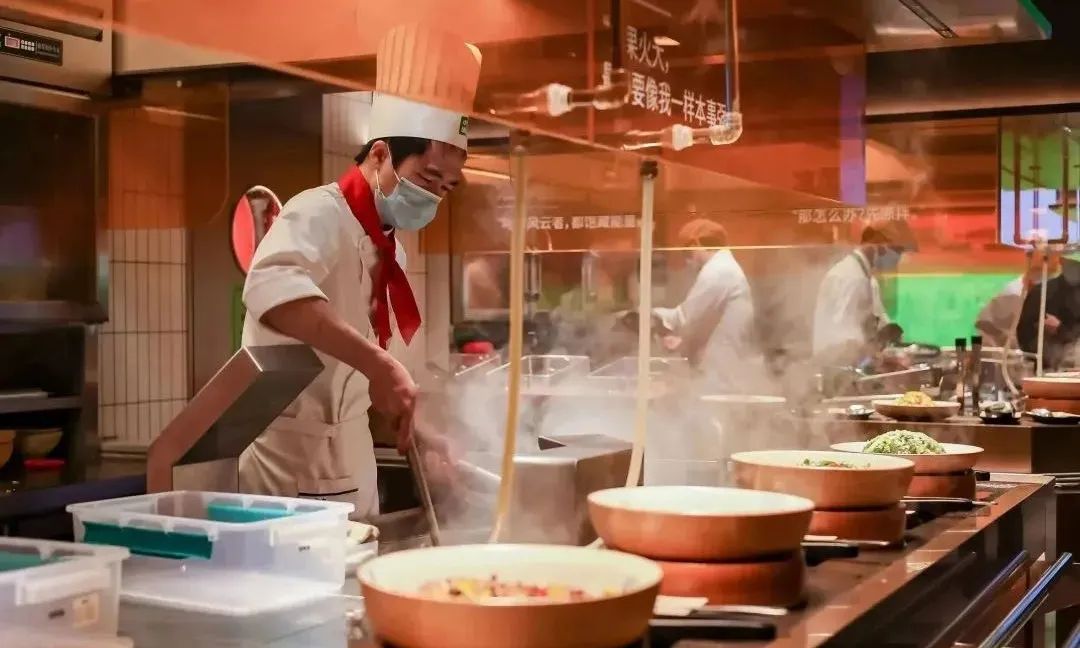 “小女當(dāng)家”如何破解中式快餐連鎖標(biāo)準(zhǔn)化難題？智能化助力快速擴(kuò)張