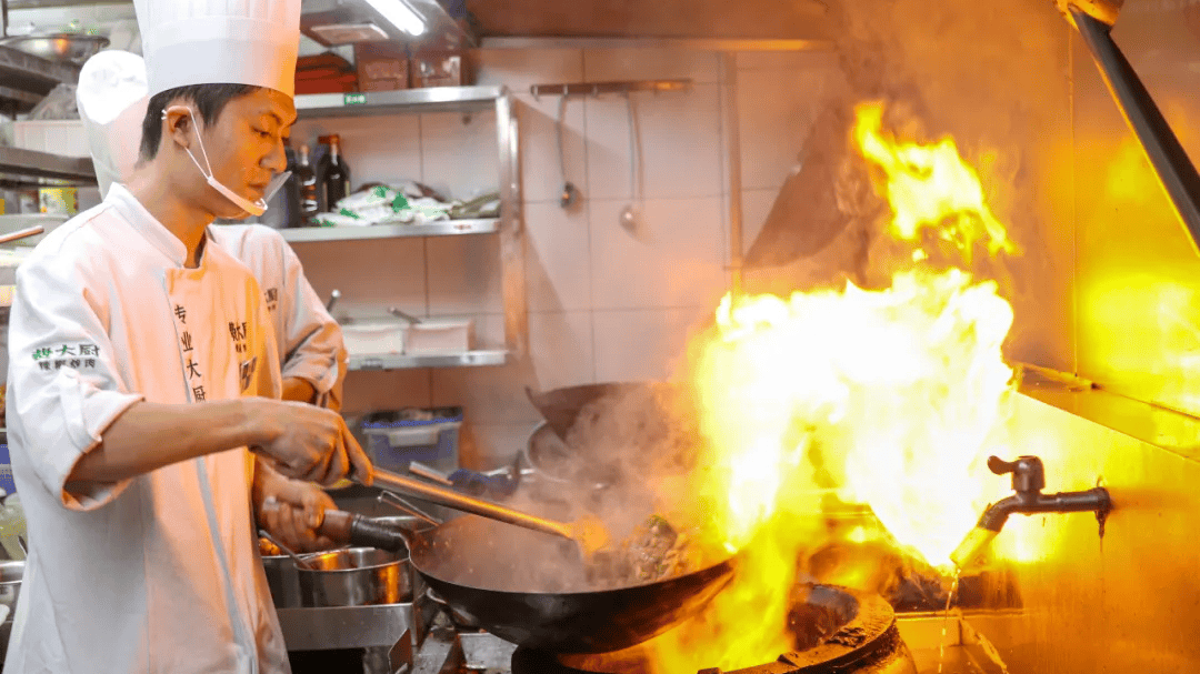 快速擴(kuò)張or穩(wěn)健經(jīng)營(yíng)？費(fèi)大廚用3大策略助力180家店業(yè)績(jī)爆發(fā)！