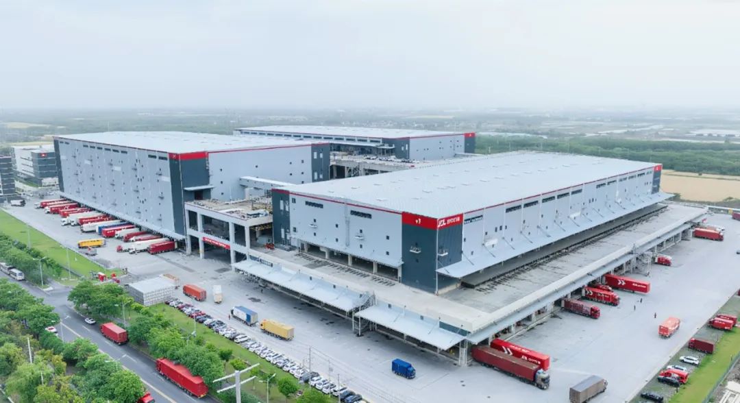 萬(wàn)億折扣零售市場(chǎng)狂飆，又有兩大巨頭強(qiáng)勢(shì)入局