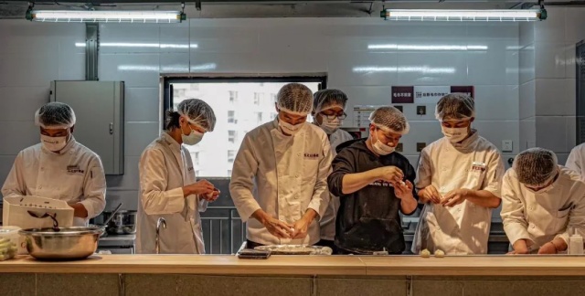 火鍋品牌海外擴(kuò)張攻略：朱光玉火鍋中國(guó)餐飲出海經(jīng)驗(yàn)