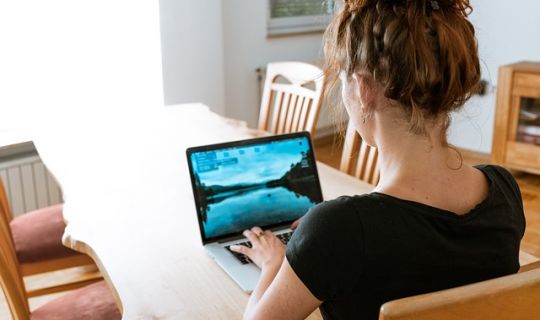 連鎖經(jīng)營(yíng)管理的三種模式：直營(yíng)連鎖、加盟連鎖與自愿連鎖的深度解析