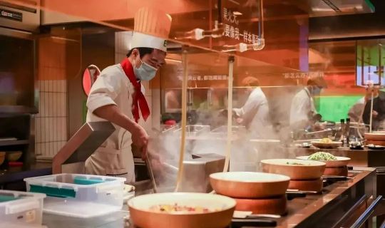 “小女當家”如何破解中式快餐連鎖標準化難題？智能化助力快速擴張