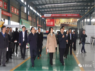 濟寧市委常委、組織部部長孔凡萍帶領(lǐng)全市“兩新”組織黨建工作現(xiàn)場觀摩團蒞臨天意機械調(diào)研指導(dǎo)