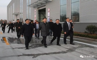 山東省住建廳黨組成員、副廳長(zhǎng)張曉海蒞臨天意機(jī)械調(diào)研指導(dǎo)