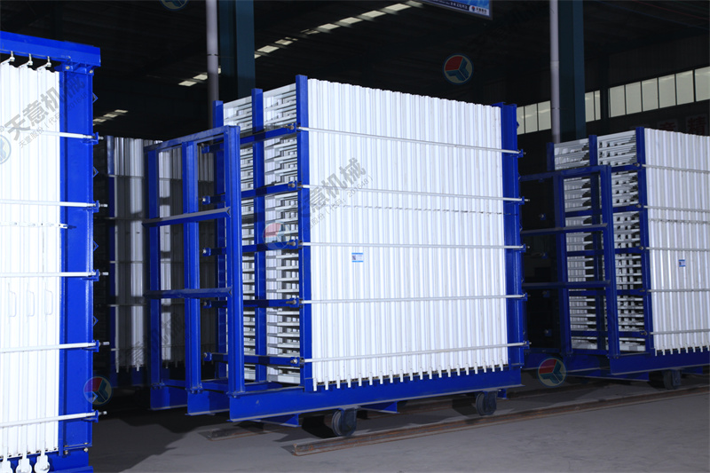 一次成型40塊板的復(fù)合墻板機，究竟有多好？