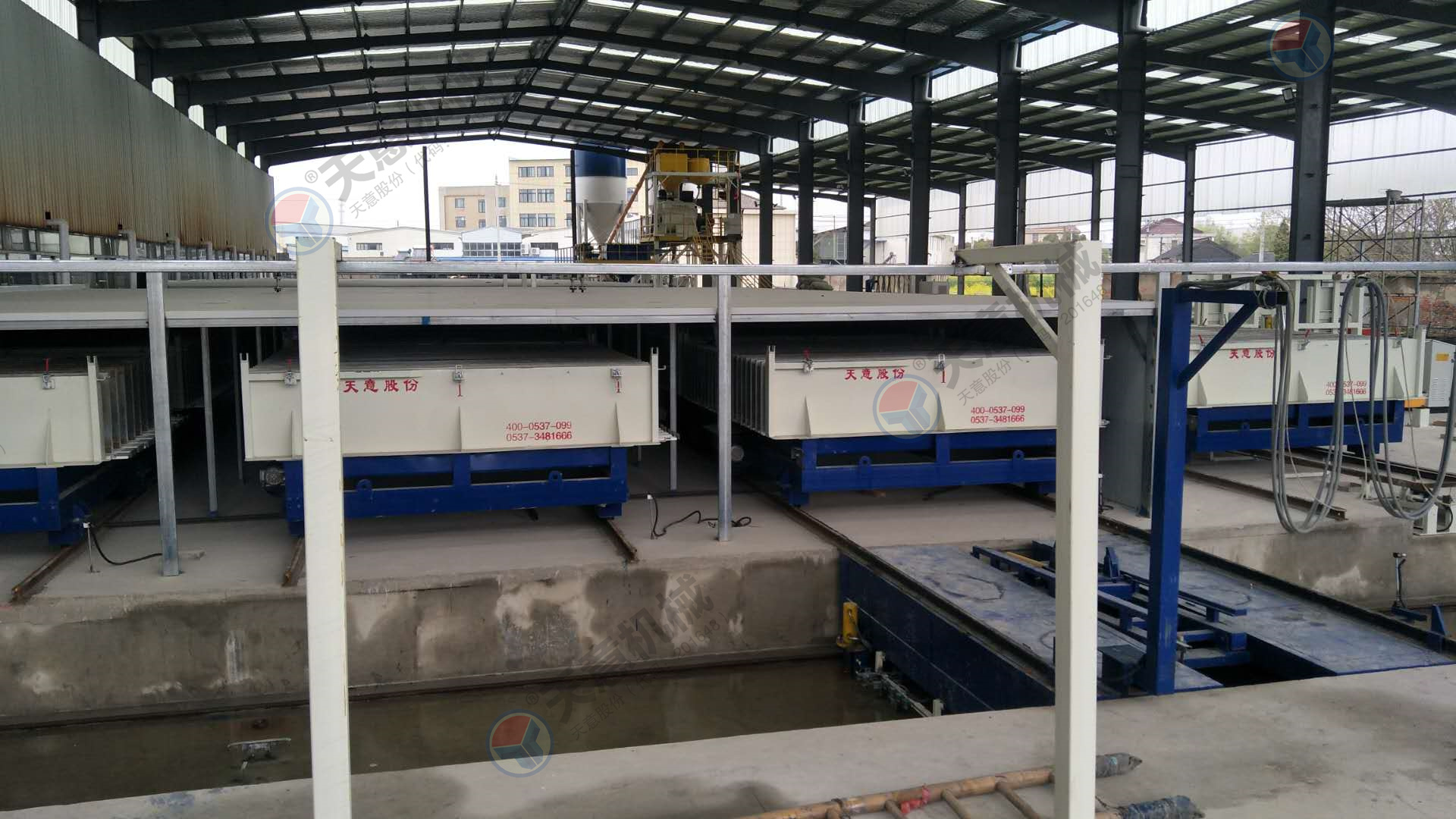 相對于傳統(tǒng)墻板機設(shè)備，新型墻板機有點更多