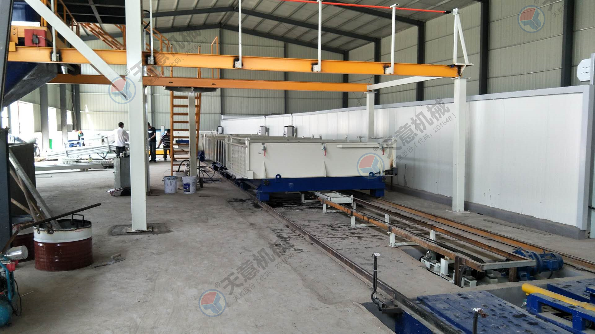 輕質(zhì)隔墻板設(shè)備自動(dòng)化程度高，產(chǎn)量大