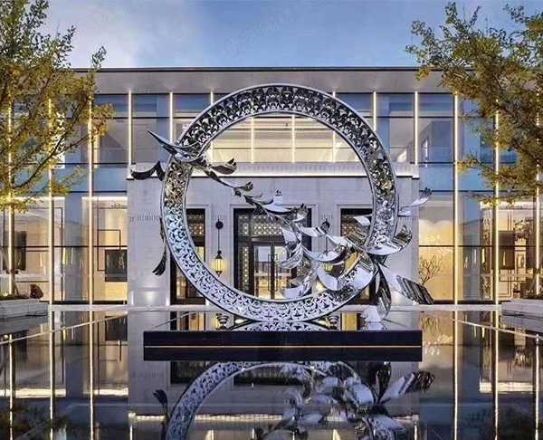 不銹鋼廣場雕塑在現代城市中的發(fā)展